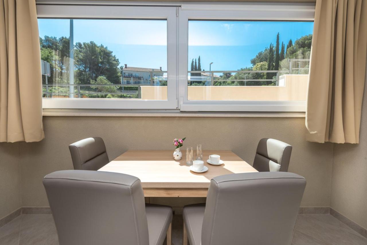 Apartments Rilovic, City And Sea View Apartments Кавтат Екстериор снимка